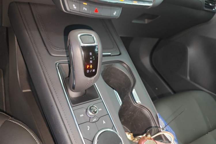 Used Cadillac XT4 2018 28T Two-Wheel Drive Leading Version Gear Lever