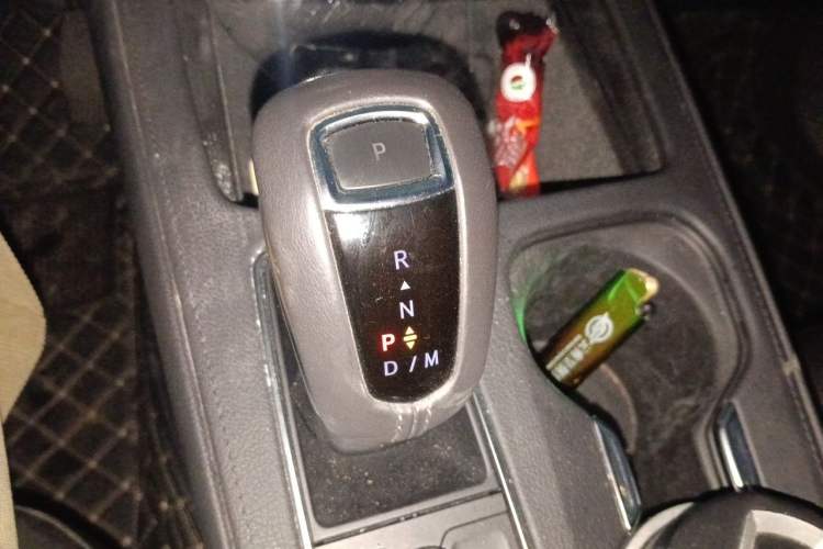 Used Cadillac XT4 2018 28T Two-Wheel Drive Tech Version Gear Lever