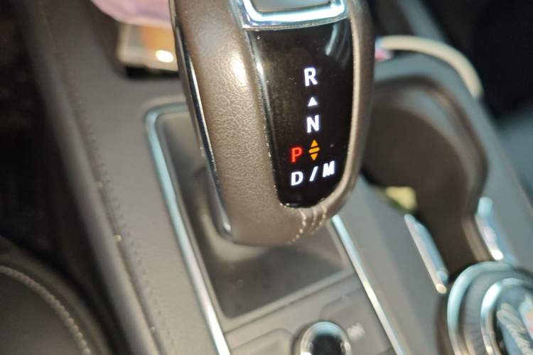 Used Cadillac XT4 2018 28T Two-Wheel Drive Luxury Sport Model Gear Lever