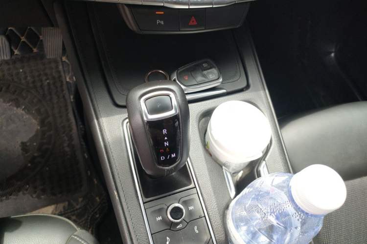 Used Cadillac XT4 2018 28T Two-Wheel Drive Tech Version Gear Lever
