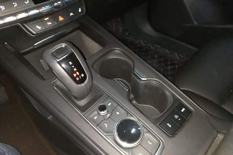 Used Cadillac XT4 2018 28T Four-Wheel Drive Leading Model Gear Lever