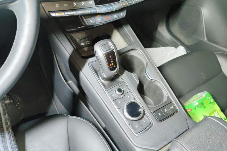 Used Cadillac XT4 2018 28T Four-Wheel Drive Leading Model Gear Lever
