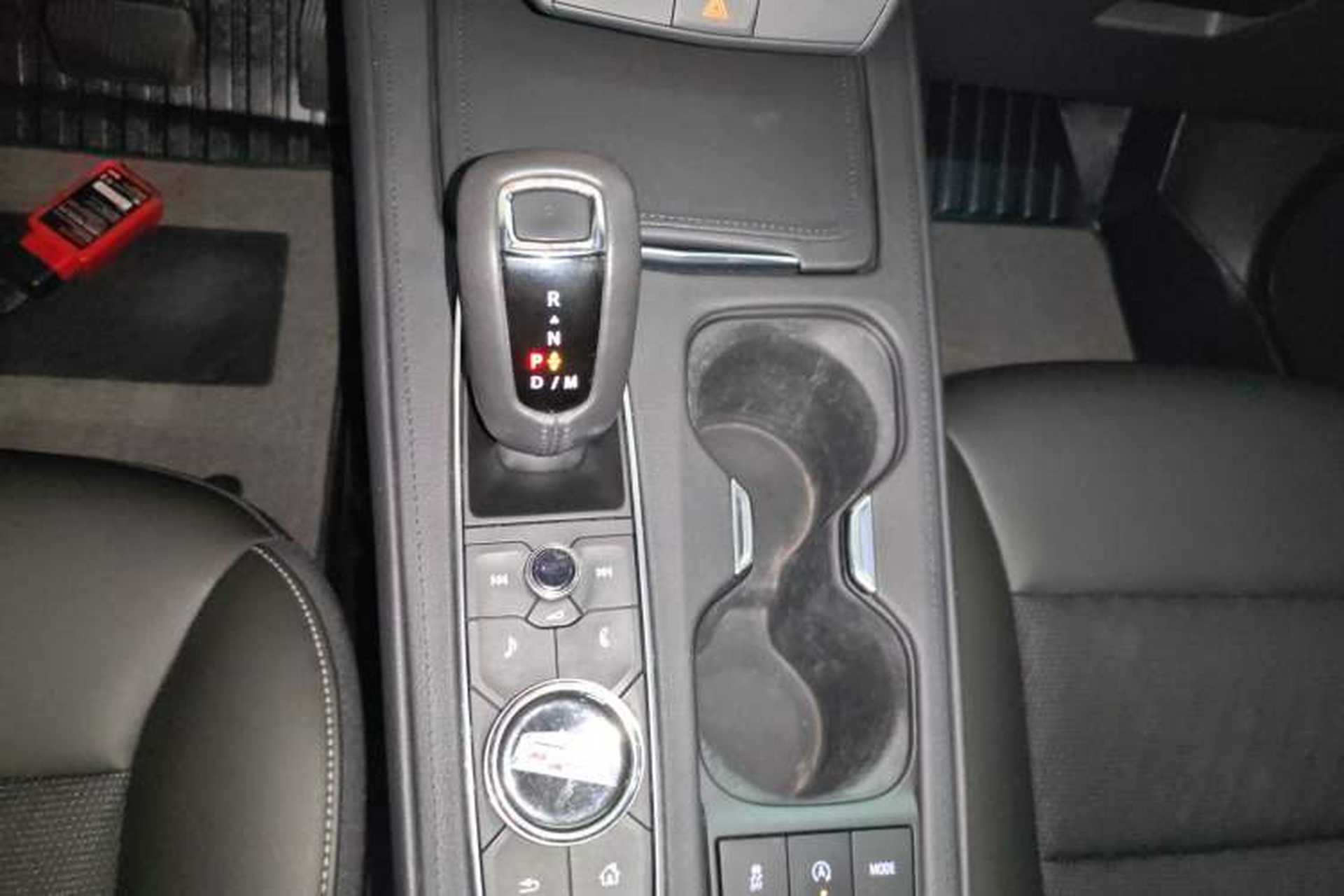 Used Cadillac XT4 2018 28T Two-Wheel Drive Tech Version Gear Lever