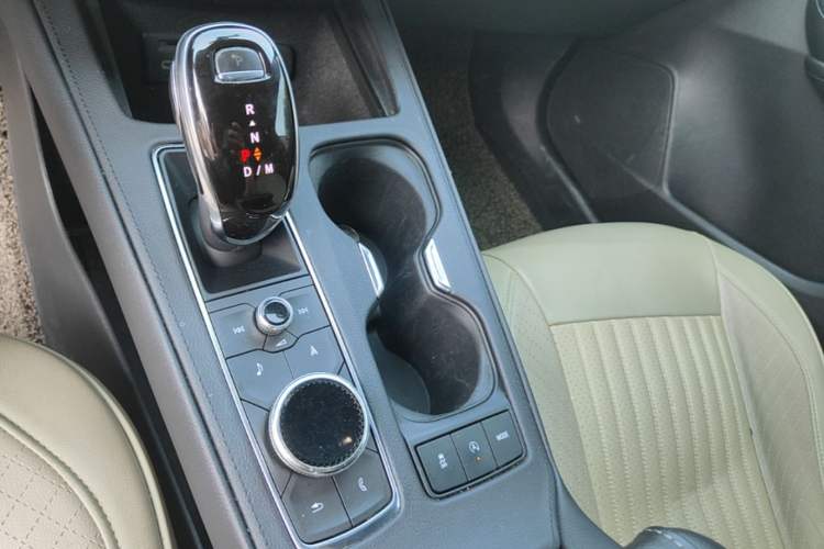 Used Cadillac XT4 2018 28T Two-Wheel Drive Leading Version Gear Lever
