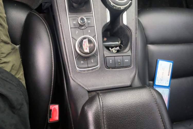 Used Cadillac XT4 2018 28T Two-Wheel Drive Leading Version Gear Lever