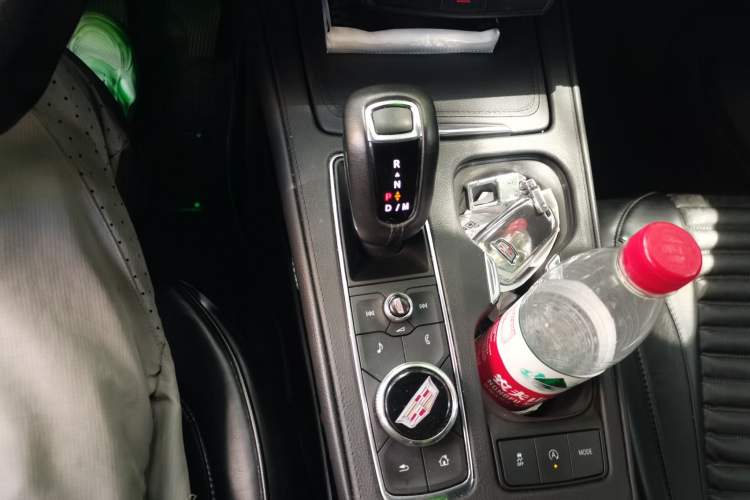 Used Cadillac XT4 2018 28T Two-Wheel Drive Tech Version Gear Lever
