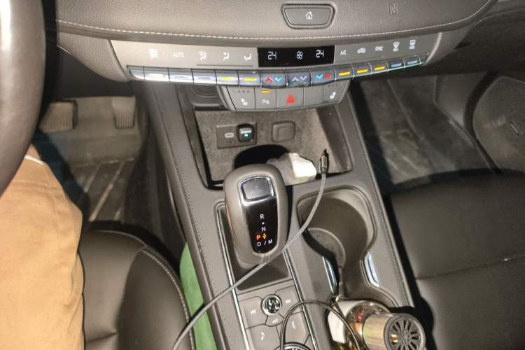Used Cadillac XT4 2018 28T Two-Wheel-Drive Luxury Model Gear Lever