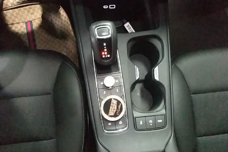 Used Cadillac XT4 2018 28T Two-Wheel Drive Tech Version Gear Lever