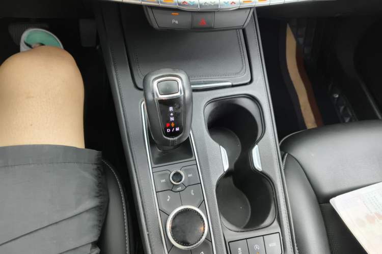 Used Cadillac XT4 2018 28T Two-Wheel Drive Tech Version Gear Lever