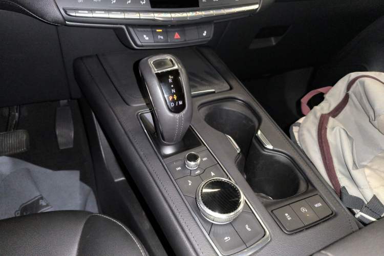 Used Cadillac XT4 2018 28T Two-Wheel Drive Leading Version Gear Lever
