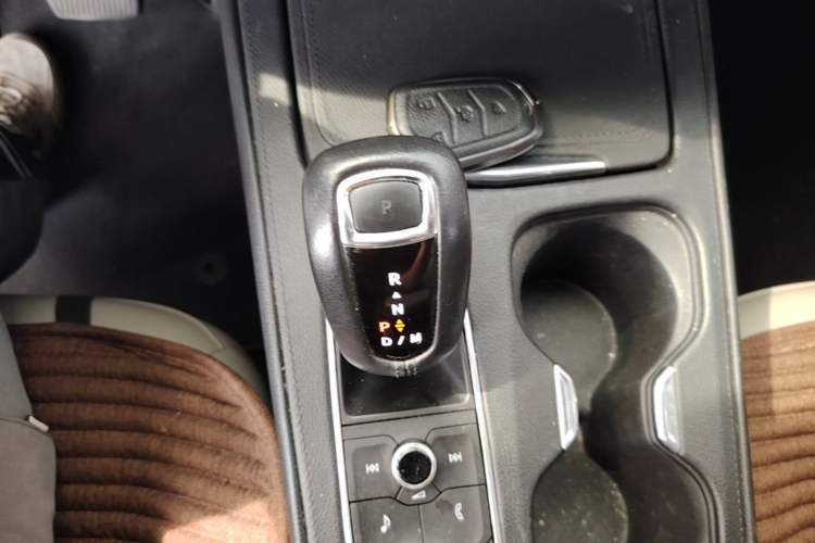 Used Cadillac XT4 2018 28T Two-Wheel-Drive Luxury Model Gear Lever
