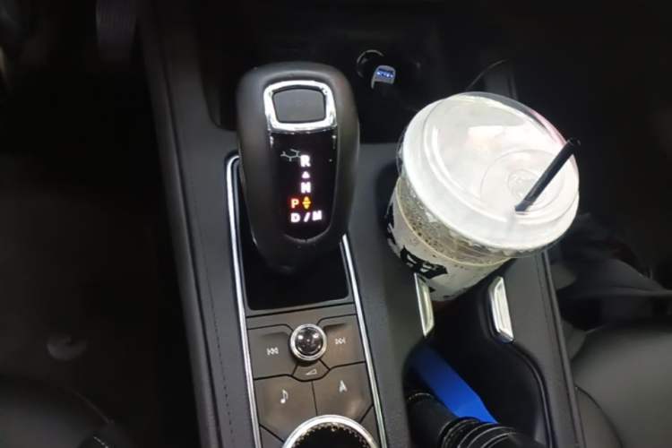Used Cadillac XT4 2018 28T Two-Wheel Drive Leading Version Gear Lever