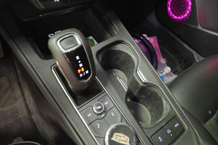 Used Cadillac XT4 2018 28T Two-Wheel Drive Tech Version Gear Lever
