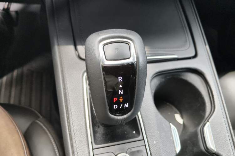 Used Cadillac XT4 2018 28T Two-Wheel Drive Tech Version Gear Lever