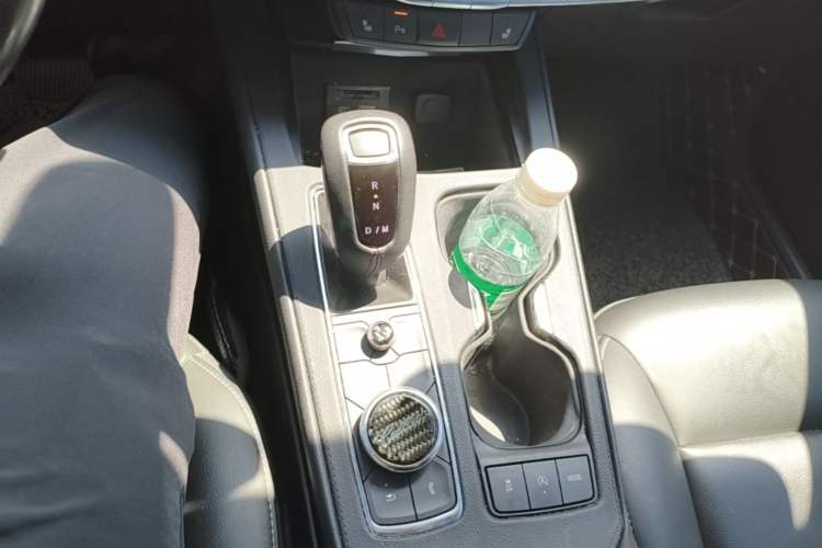 Used Cadillac XT4 2018 28T Two-Wheel Drive Leading Version Gear Lever