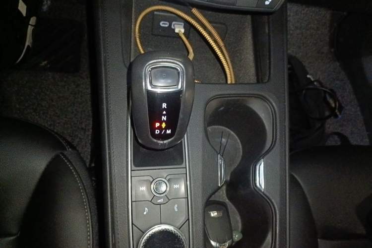 Used Cadillac XT4 2018 28T Two-Wheel-Drive Luxury Model Gear Lever