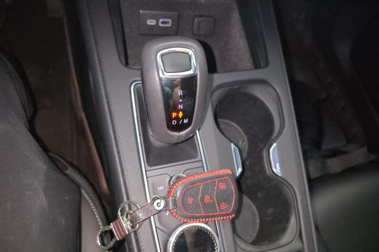 Used Cadillac XT4 2018 28T Two-Wheel Drive Tech Version Gear Lever