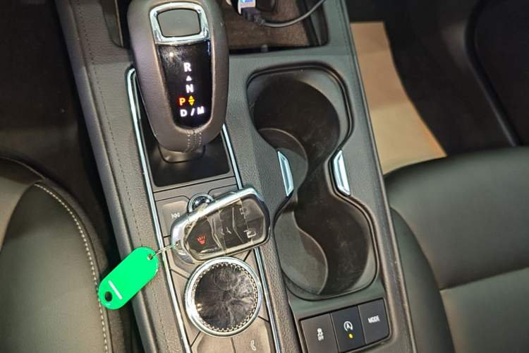 Used Cadillac XT4 2018 28T Two-Wheel Drive Leading Version Gear Lever