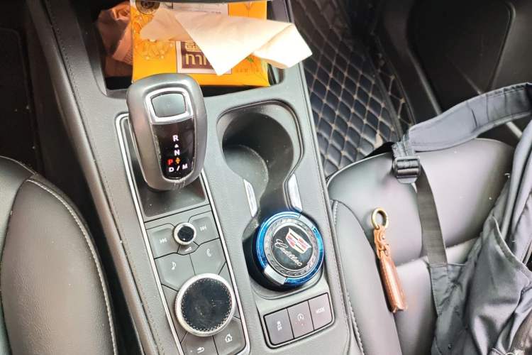 Used Cadillac XT4 2018 28T Two-Wheel-Drive Luxury Model Gear Lever