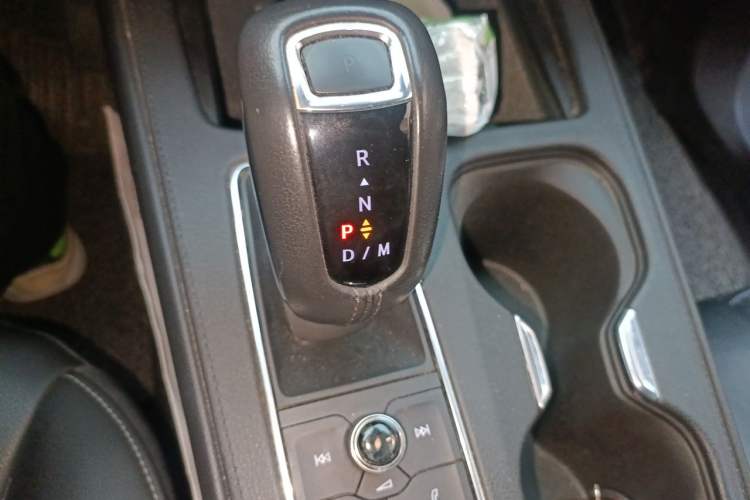 Used Cadillac XT4 2018 28T Two-Wheel Drive Tech Version Gear Lever
