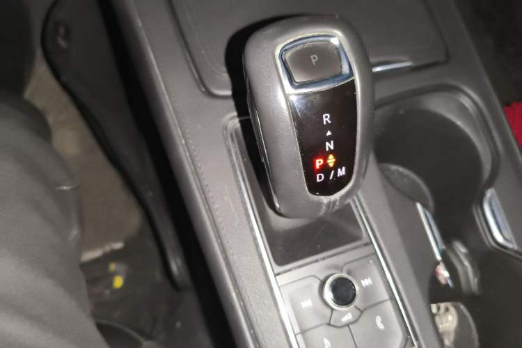 Used Cadillac XT4 2018 28T Two-Wheel-Drive Luxury Model Gear Lever