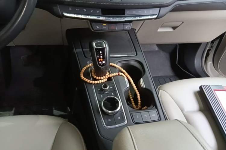 Used Cadillac XT4 2018 28T Two-Wheel-Drive Luxury Model Gear Lever