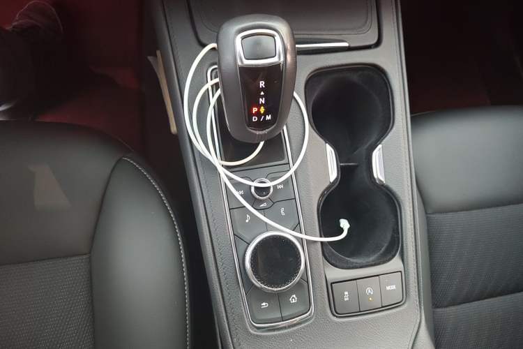 Used Cadillac XT4 2018 28T Two-Wheel Drive Tech Version Gear Lever