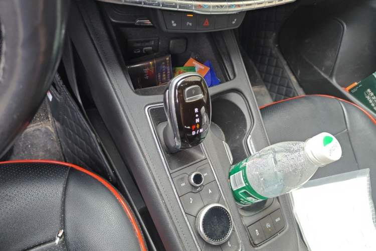 Used Cadillac XT4 2018 28T Two-Wheel-Drive Luxury Model Gear Lever