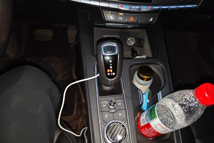 Used Cadillac XT4 2018 28T Two-Wheel Drive Leading Version Gear Lever