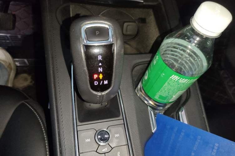 Used Cadillac XT4 2018 28T Two-Wheel Drive Tech Version Gear Lever