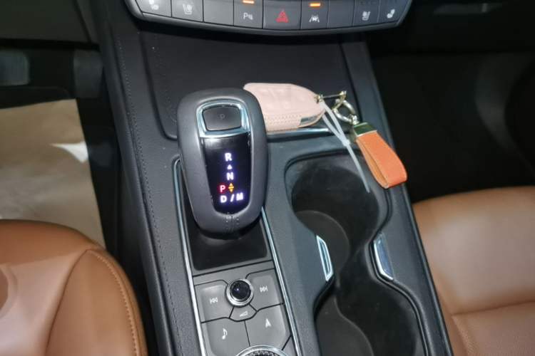 Used Cadillac XT4 2018 28T 4x4 Platinum Edition Gear Lever