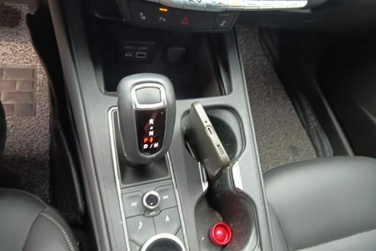 Used Cadillac XT4 2018 28T Two-Wheel Drive Leading Version Gear Lever