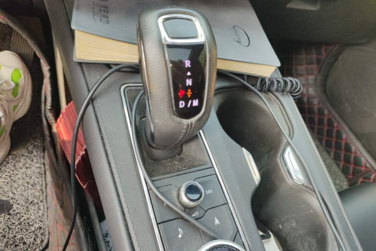 Used Cadillac XT4 2018 28T Two-Wheel Drive Leading Version Gear Lever