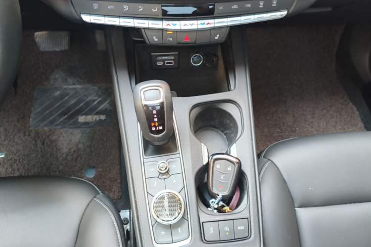 Used Cadillac XT4 2018 28T Two-Wheel Drive Leading Version Gear Lever