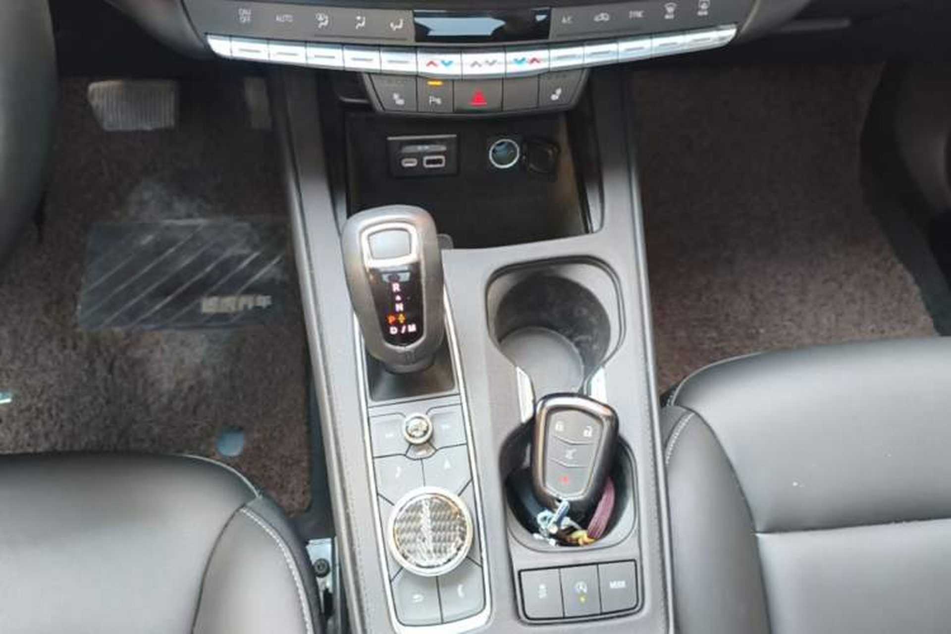Used Cadillac XT4 2018 28T Two-Wheel Drive Leading Version Gear Lever