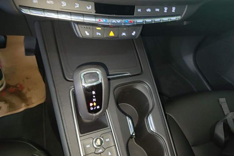 Used Cadillac XT4 2018 28T Four-Wheel Drive Leading Model Gear Lever