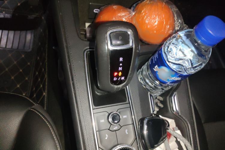 Used Cadillac XT4 2018 28T Two-Wheel Drive Tech Version Gear Lever