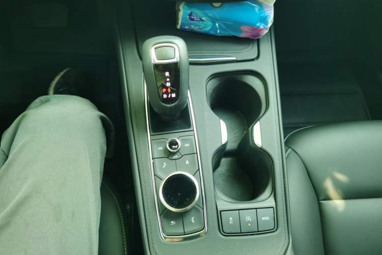 Used Cadillac XT4 2018 28T Two-Wheel Drive Leading Version Gear Lever