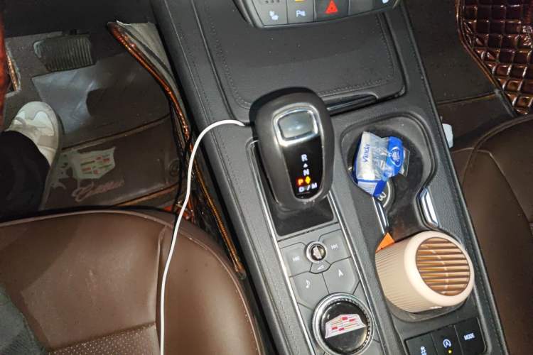 Used Cadillac XT4 2018 28T Two-Wheel Drive Leading Version Gear Lever