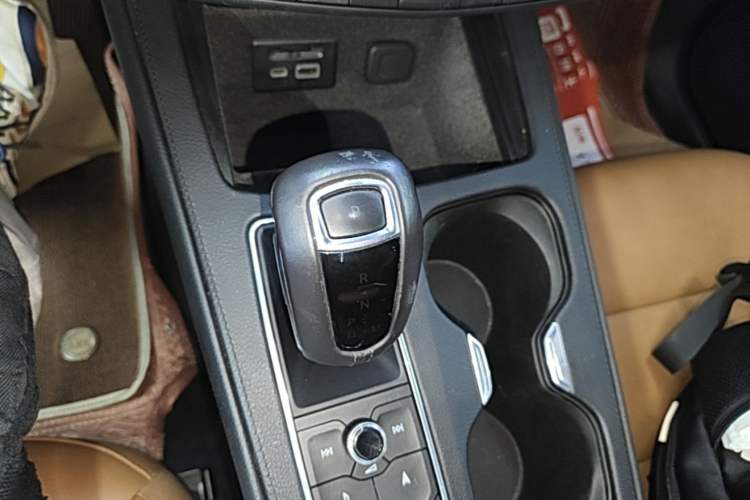 Used Cadillac XT4 2018 28T 4x4 Platinum Edition Gear Lever