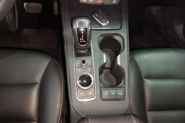 Used Cadillac XT4 2018 28T Two-Wheel-Drive Luxury Model Gear Lever