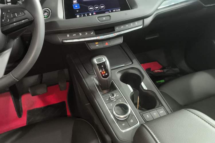 Used Cadillac XT4 2018 28T Two-Wheel Drive Tech Version Gear Lever