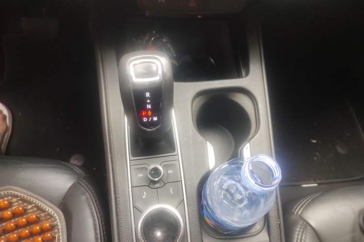 Used Cadillac XT4 2018 28T Two-Wheel Drive Tech Version Gear Lever