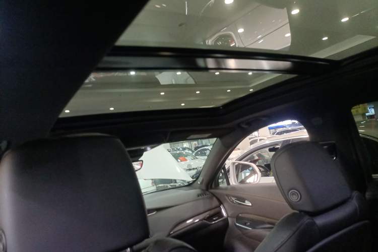 Used Cadillac XT4 2018 28T 4x4 Platinum Sport Edition Headliner