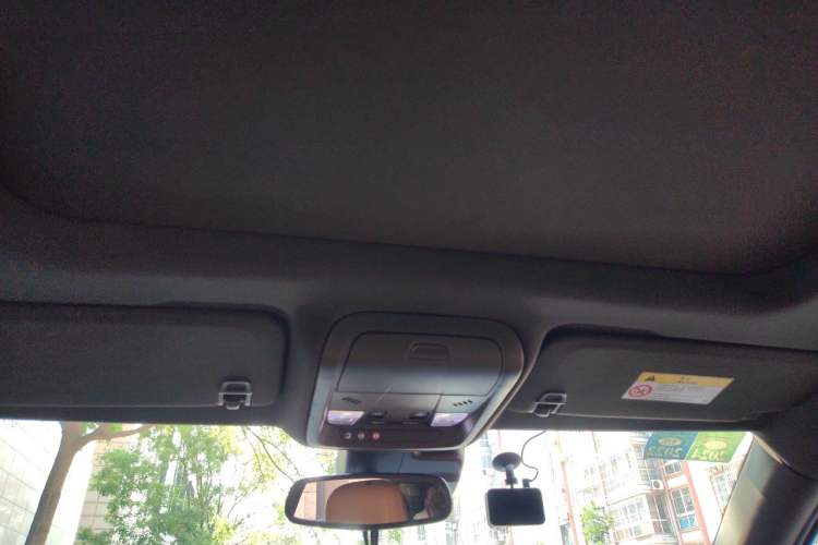 Used Cadillac XT4 2018 28T 4x4 Platinum Edition Headliner