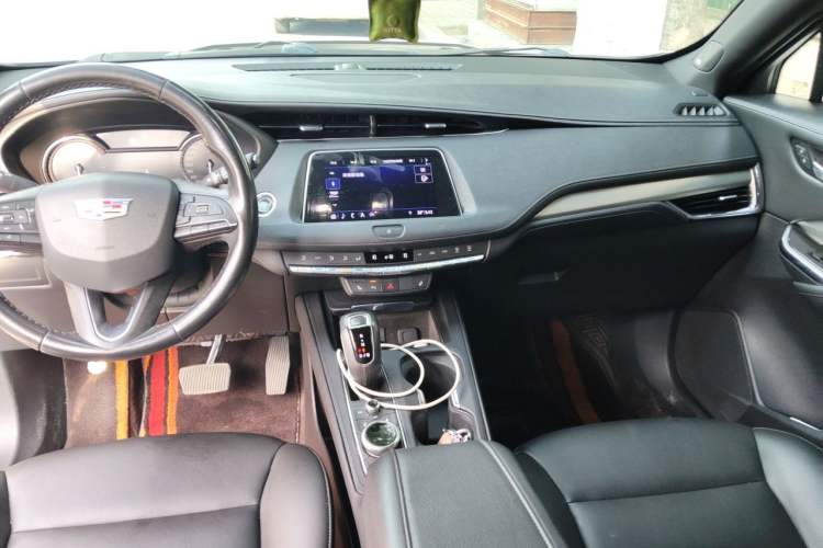 Used Cadillac XT4 2018 28T Two-Wheel Drive Leading Version Headliner