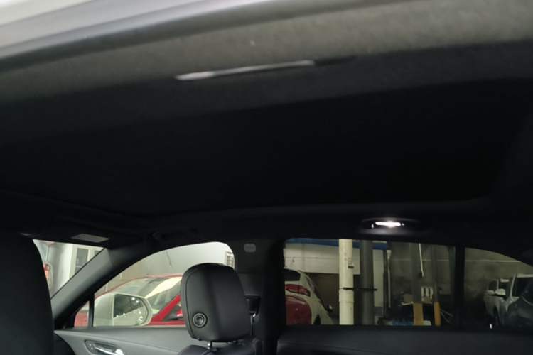 Used Cadillac XT4 2018 28T Two-Wheel Drive Tech Version Headliner