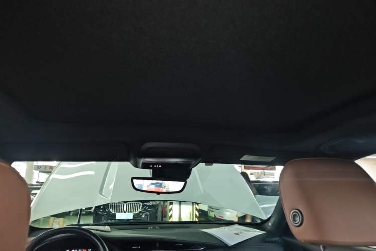 Used Cadillac XT4 2018 28T 4x4 Platinum Edition Headliner