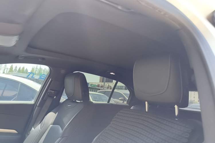 Used Cadillac XT4 2018 28T Two-Wheel Drive Leading Version Headliner