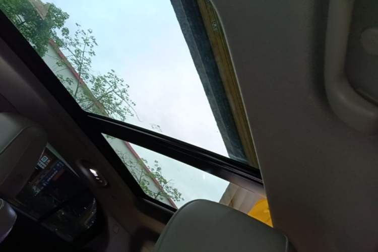 Used Cadillac XT4 2018 28T Two-Wheel-Drive Luxury Model Headliner